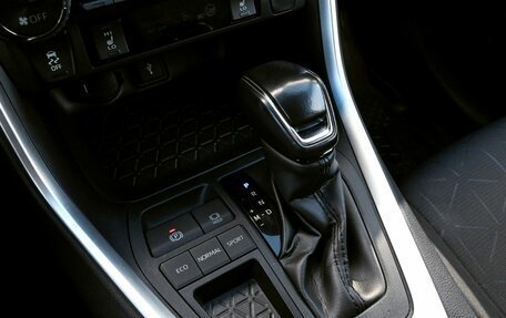 Toyota RAV4, 2020 год, 3 150 000 рублей, 16 фотография