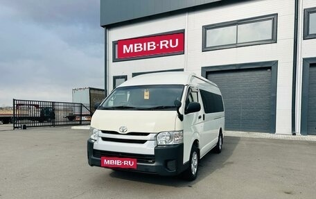 Toyota HiAce H200, 2015 год, 3 799 000 рублей, 2 фотография