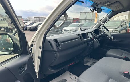 Toyota HiAce H200, 2015 год, 3 799 000 рублей, 12 фотография