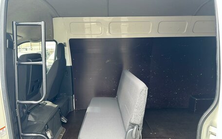 Toyota HiAce H200, 2015 год, 3 799 000 рублей, 14 фотография
