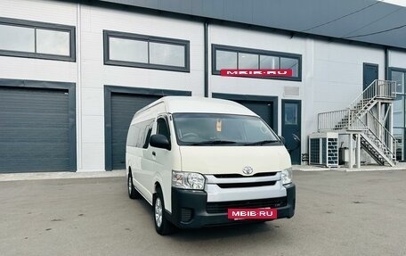 Toyota HiAce H200, 2015 год, 3 799 000 рублей, 8 фотография