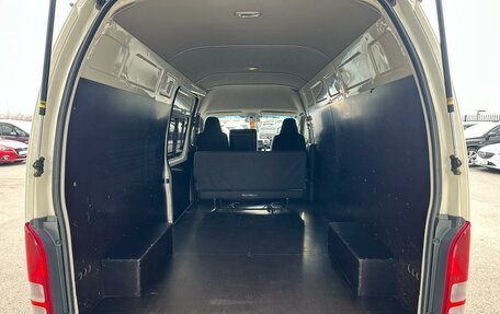 Toyota HiAce H200, 2015 год, 3 799 000 рублей, 18 фотография