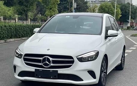 Mercedes-Benz B-Класс, 2022 год, 2 450 000 рублей, 2 фотография