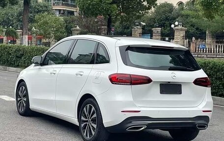 Mercedes-Benz B-Класс, 2022 год, 2 450 000 рублей, 3 фотография