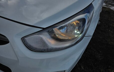 Hyundai Solaris II рестайлинг, 2011 год, 600 000 рублей, 21 фотография