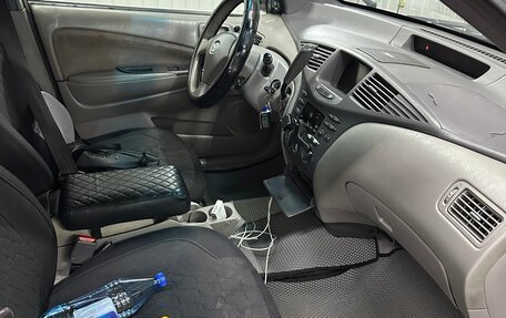 Toyota Prius IV XW50, 2002 год, 400 000 рублей, 8 фотография