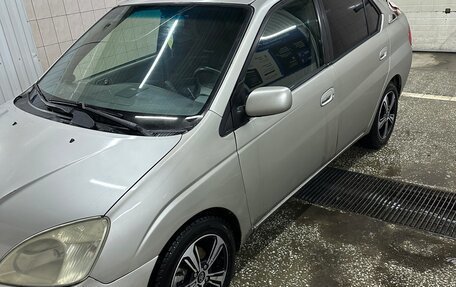 Toyota Prius IV XW50, 2002 год, 400 000 рублей, 4 фотография