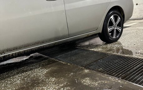 Toyota Prius IV XW50, 2002 год, 400 000 рублей, 3 фотография