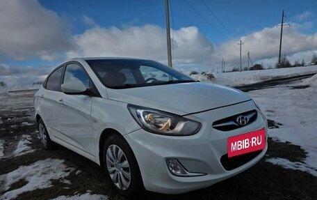 Hyundai Solaris II рестайлинг, 2011 год, 600 000 рублей, 22 фотография
