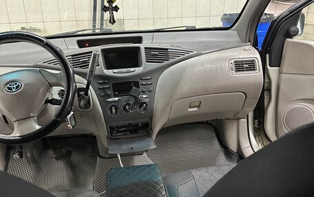 Toyota Prius IV XW50, 2002 год, 400 000 рублей, 10 фотография