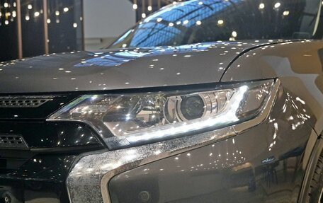 Mitsubishi Outlander III рестайлинг 3, 2019 год, 1 800 000 рублей, 2 фотография