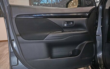 Mitsubishi Outlander III рестайлинг 3, 2019 год, 1 800 000 рублей, 8 фотография