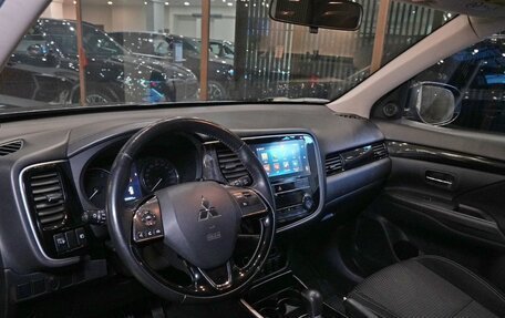 Mitsubishi Outlander III рестайлинг 3, 2019 год, 1 800 000 рублей, 9 фотография