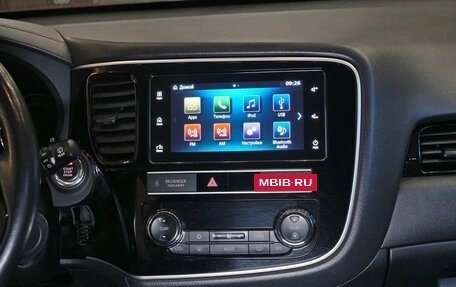 Mitsubishi Outlander III рестайлинг 3, 2019 год, 1 800 000 рублей, 14 фотография