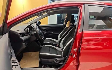 Toyota Yaris XP150 рестайлинг, 2022 год, 1 250 000 рублей, 7 фотография