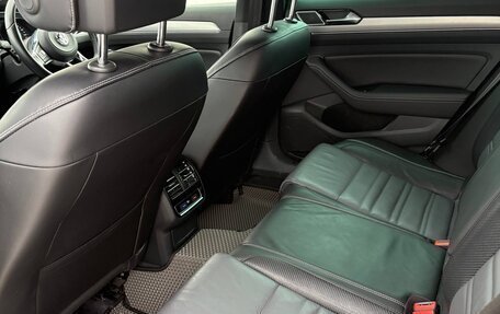 Volkswagen Passat B8 рестайлинг, 2015 год, 1 890 000 рублей, 20 фотография