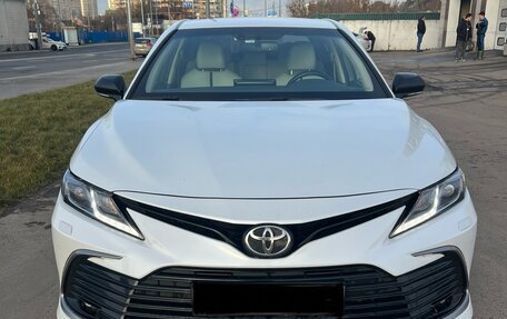 Toyota Camry, 2021 год, 3 750 000 рублей, 4 фотография