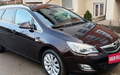 Opel Astra J, 2012 год, 950 000 рублей, 2 фотография
