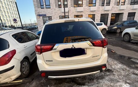 Mitsubishi Outlander III рестайлинг 3, 2016 год, 1 999 000 рублей, 4 фотография