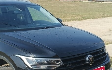 Volkswagen Tiguan II, 2022 год, 2 600 000 рублей, 2 фотография