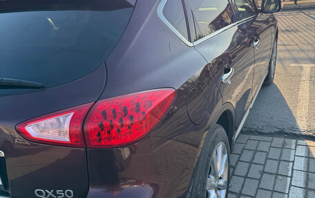 Infiniti QX50 I рестайлинг, 2016 год, 2 190 000 рублей, 12 фотография