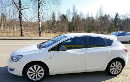 Opel Astra J, 2011 год, 620 000 рублей, 2 фотография