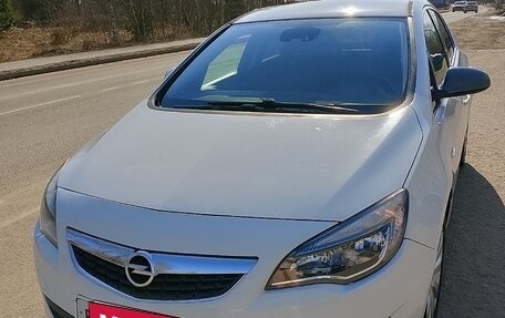 Opel Astra J, 2011 год, 620 000 рублей, 3 фотография