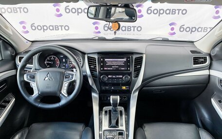 Mitsubishi Pajero Sport III рестайлинг, 2018 год, 2 820 000 рублей, 6 фотография