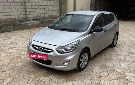 Hyundai Solaris II рестайлинг, 2012 год, 730 000 рублей, 2 фотография