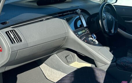 Toyota Prius, 2010 год, 980 000 рублей, 13 фотография