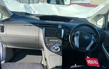 Toyota Prius, 2010 год, 980 000 рублей, 16 фотография