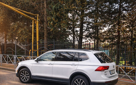 Volkswagen Tiguan II, 2021 год, 2 500 000 рублей, 2 фотография