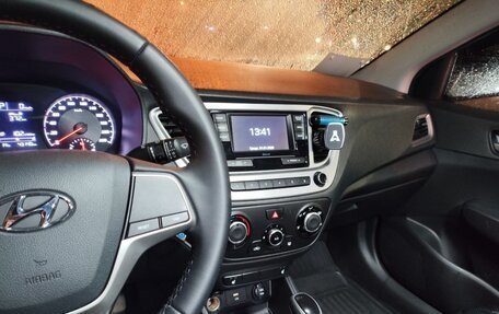 Hyundai Solaris II рестайлинг, 2021 год, 1 700 000 рублей, 17 фотография