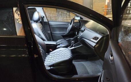 Hyundai Solaris II рестайлинг, 2021 год, 1 700 000 рублей, 23 фотография