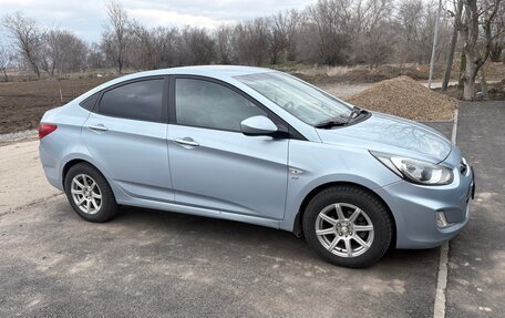 Hyundai Solaris II рестайлинг, 2012 год, 950 000 рублей, 3 фотография