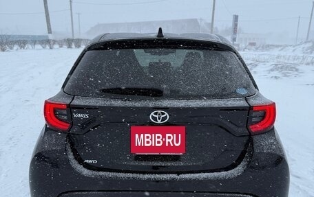 Toyota Yaris, 2021 год, 1 360 000 рублей, 10 фотография