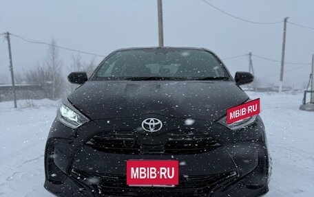 Toyota Yaris, 2021 год, 1 360 000 рублей, 2 фотография