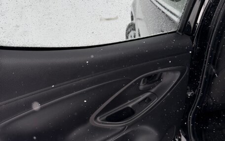 Toyota Yaris, 2021 год, 1 360 000 рублей, 19 фотография