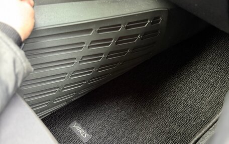 Toyota Yaris, 2021 год, 1 360 000 рублей, 37 фотография