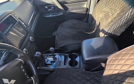 Mitsubishi Pajero IV, 2011 год, 2 300 000 рублей, 6 фотография