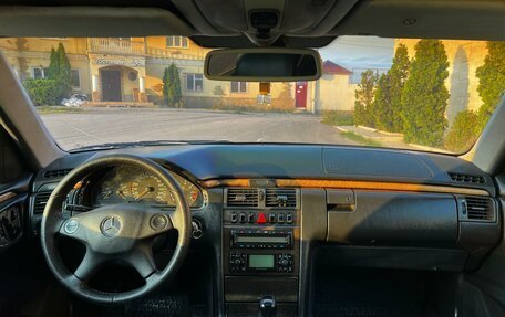 Mercedes-Benz E-Класс, 1999 год, 750 000 рублей, 9 фотография