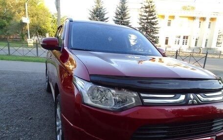 Mitsubishi Outlander III рестайлинг 3, 2013 год, 1 700 000 рублей, 2 фотография