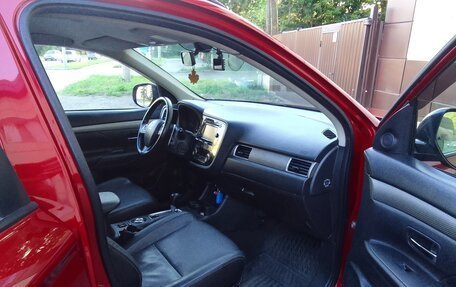 Mitsubishi Outlander III рестайлинг 3, 2013 год, 1 700 000 рублей, 6 фотография