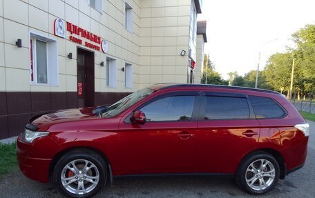 Mitsubishi Outlander III рестайлинг 3, 2013 год, 1 700 000 рублей, 14 фотография