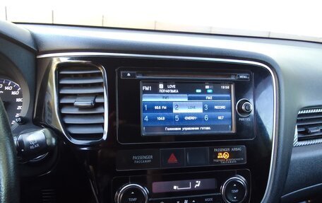 Mitsubishi Outlander III рестайлинг 3, 2013 год, 1 700 000 рублей, 12 фотография