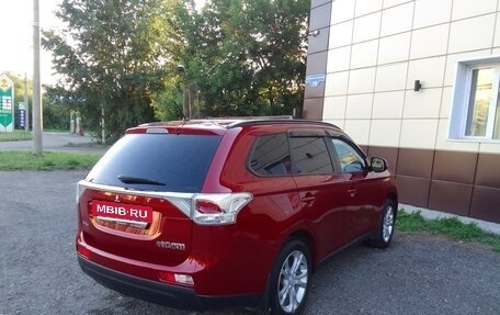 Mitsubishi Outlander III рестайлинг 3, 2013 год, 1 700 000 рублей, 4 фотография