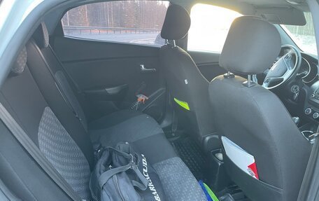 KIA Rio III рестайлинг, 2016 год, 940 000 рублей, 10 фотография