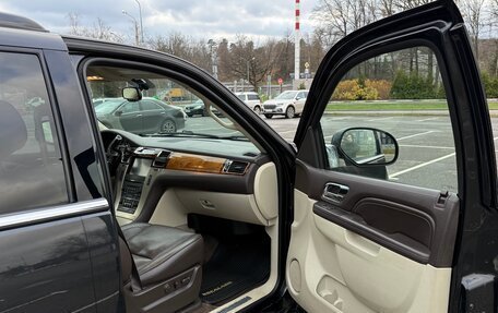 Cadillac Escalade III, 2010 год, 1 950 000 рублей, 12 фотография