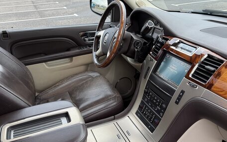 Cadillac Escalade III, 2010 год, 1 950 000 рублей, 17 фотография