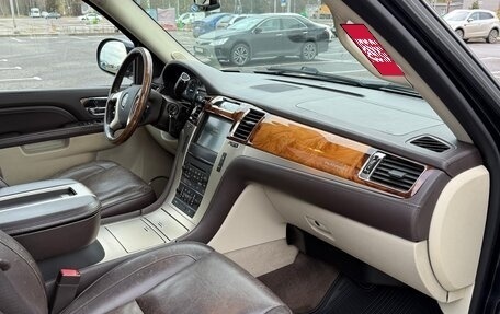 Cadillac Escalade III, 2010 год, 1 950 000 рублей, 15 фотография